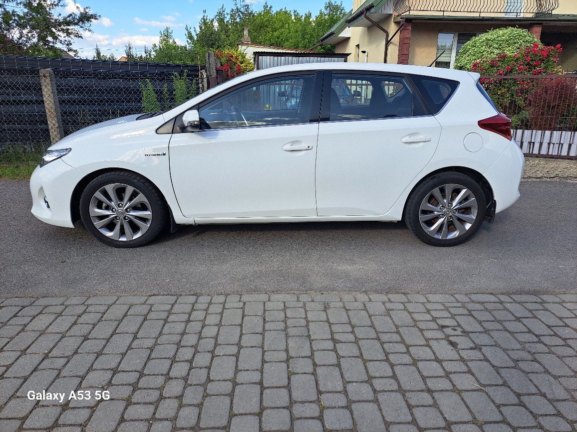 Toyota Auris 1.8 hybryda od właściciela