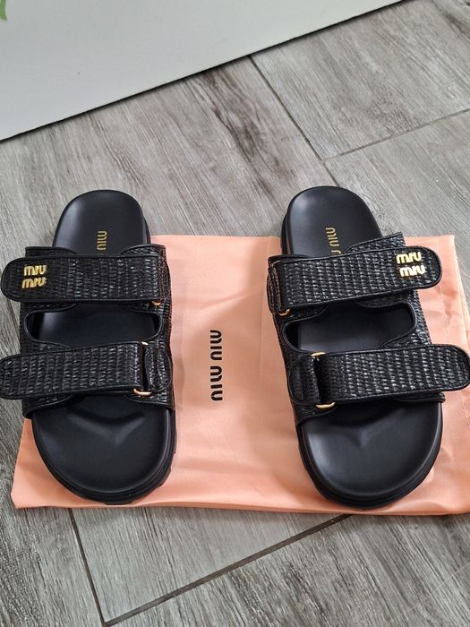 Miu miu klapki kultowy model