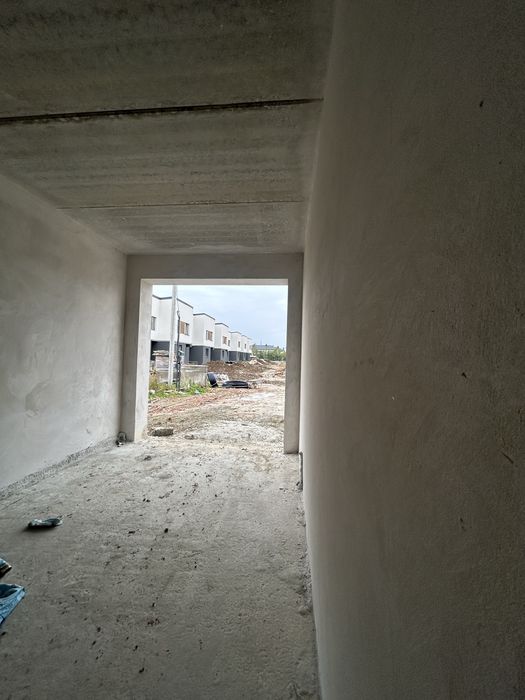 Сучасний ДУПЛЕКС : гараж + приватна ділянка