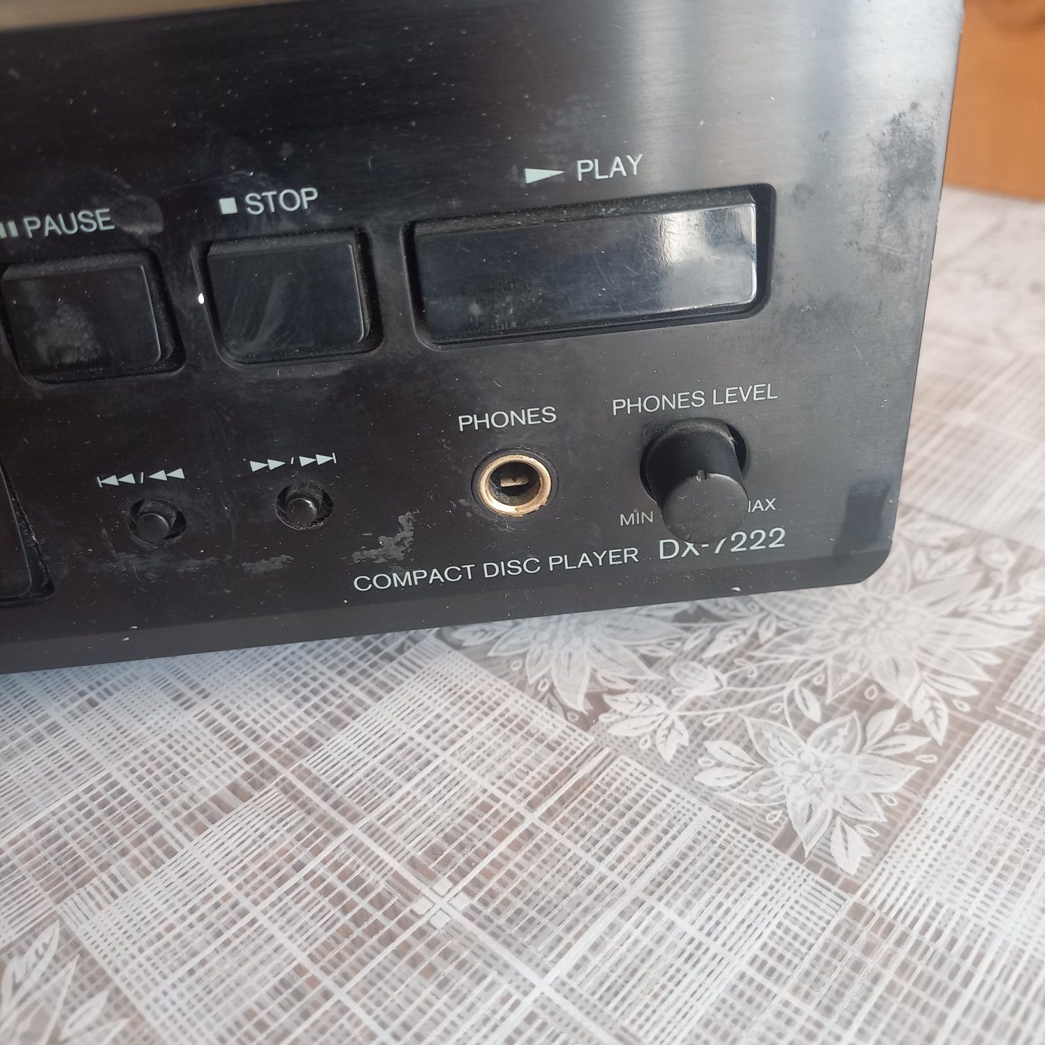 Odtwarzacz CD Onkyo DX-7222 z pilotem.