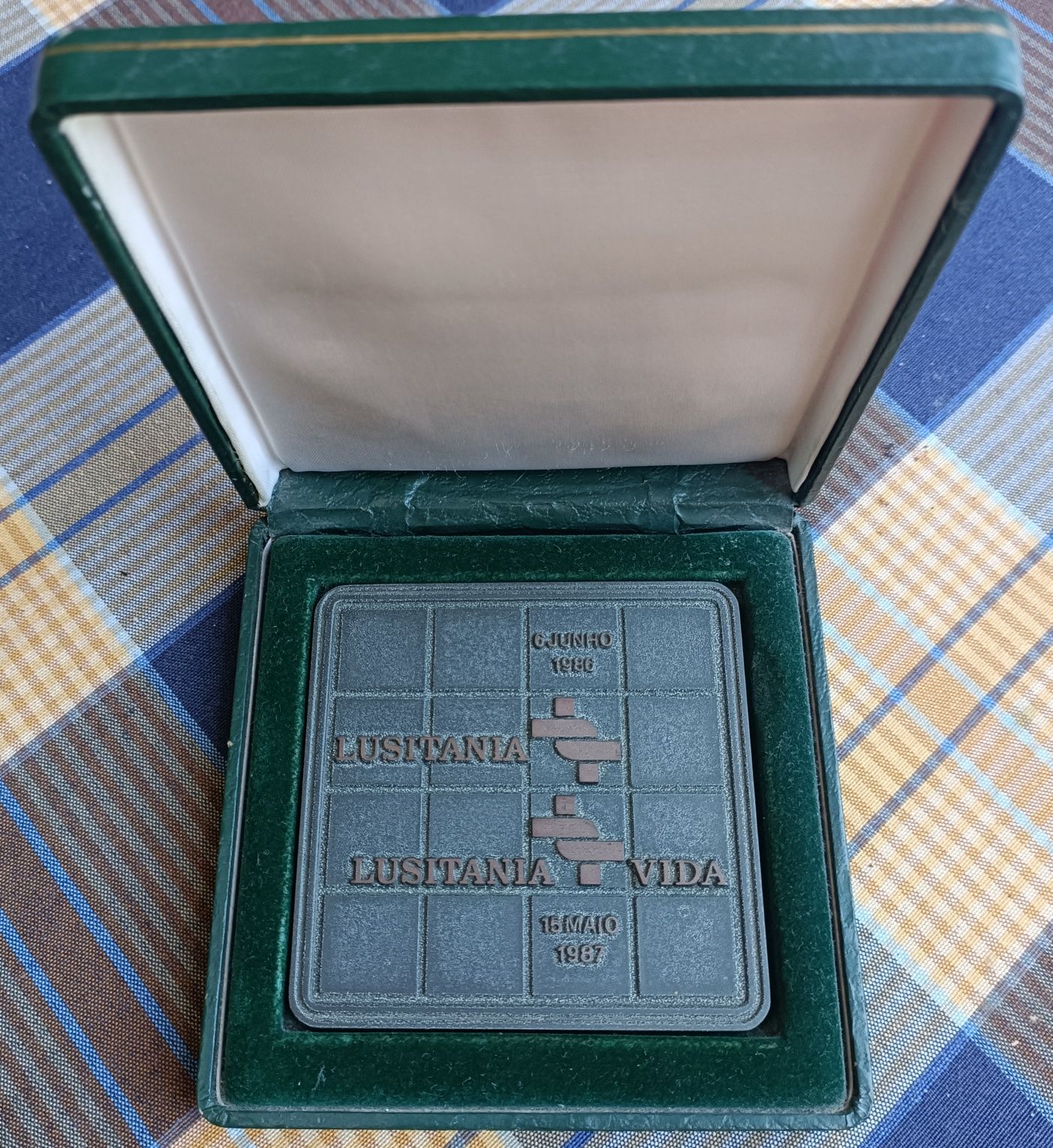 Medalha de LUSITÂNIA Seguros. Lusitânia VIDA. Artista: Niels Fischer