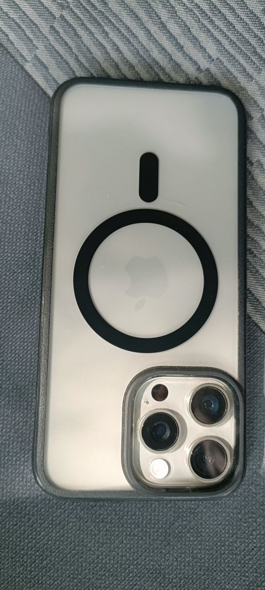 Etui do iPhone 15 Pro Max Ringke Fusion Bold Magsafe.