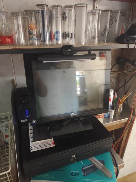 Máquina registadora POS completa.