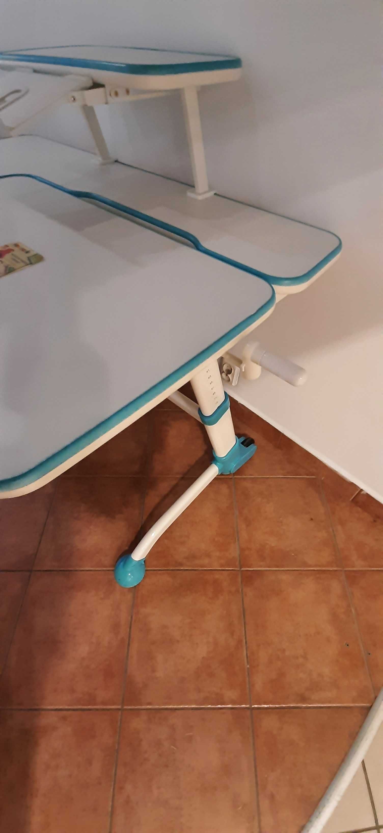 Regulowane biurko rosnące z dzieckiem + GRATIS Krzesło