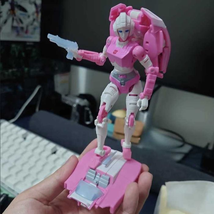 Трансформер Арсі Transformers War for Cybertron Deluxe Arcee Hasbro