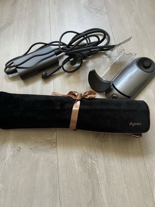 Выпрямитель утюжок  для волос от  Dyson