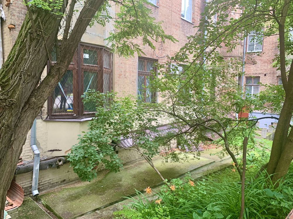 В центре Харькова квартира в старинном особняке.