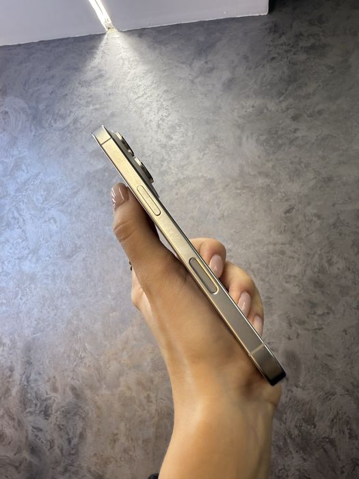 Б/у IPHONE 16Pro 256 White Titanium Neverlock Костюшка,5 igrand