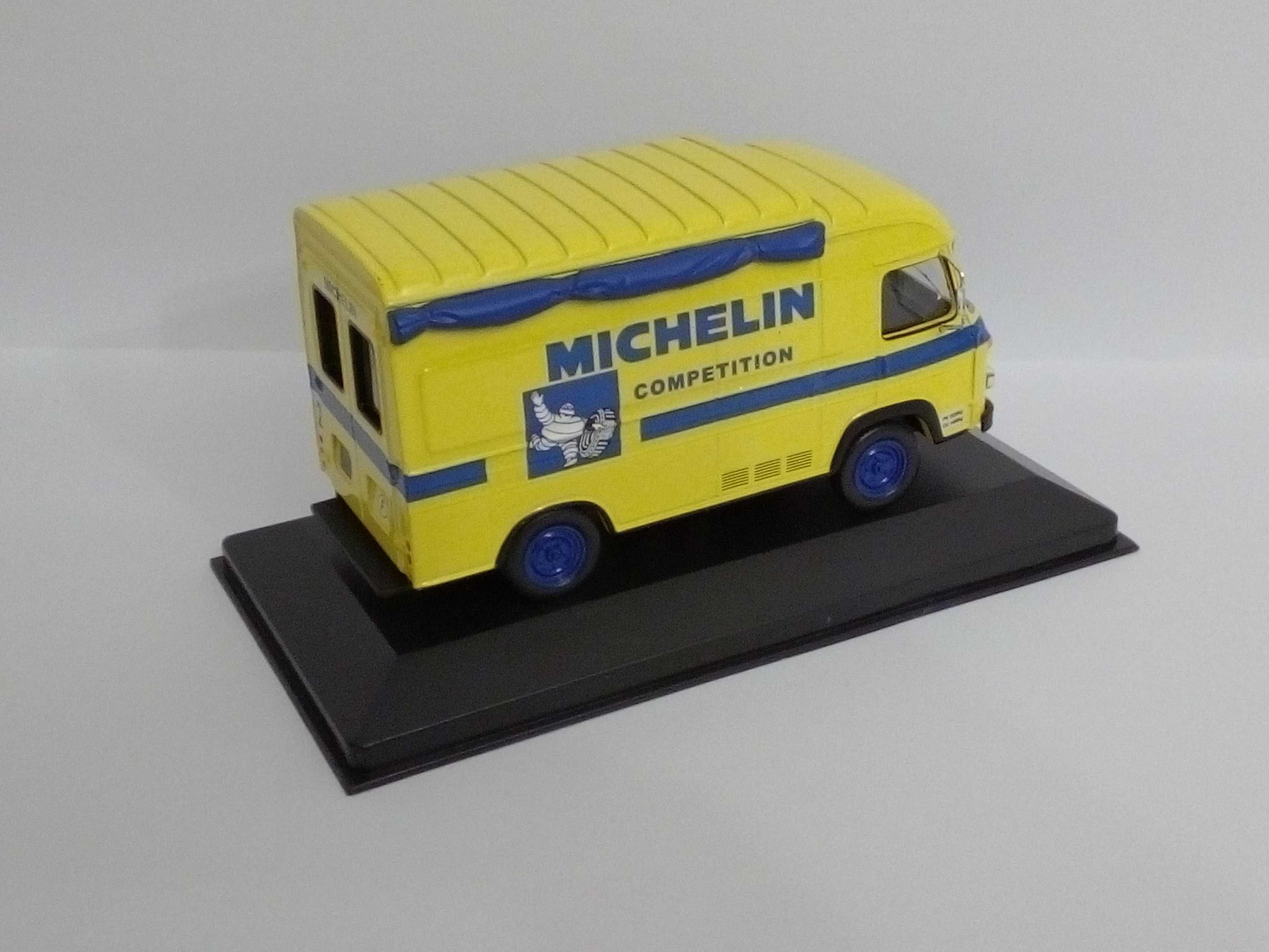 Miniaturas de carrinhas de distribuição