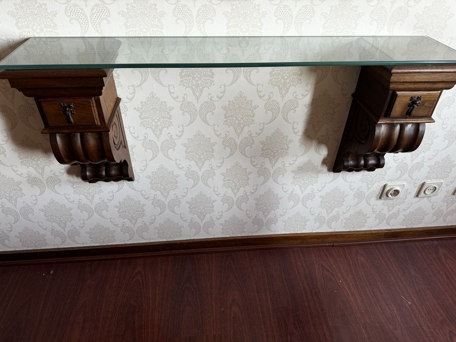 Pequena consola de quarto ou hall entrada de casa em vidro e madeira
