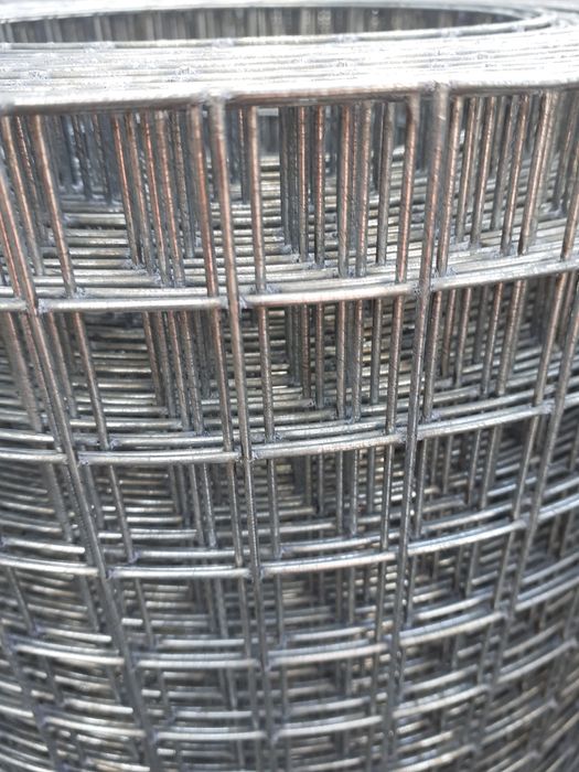 Siatka zgrzewana fi 2mm oko 24/24mm 10mb na woliery,gołębniki,kurnik