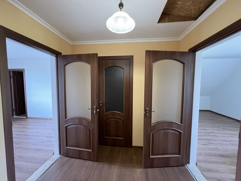 Продам чудовий новий будинок з ремонтом в затишному місці!