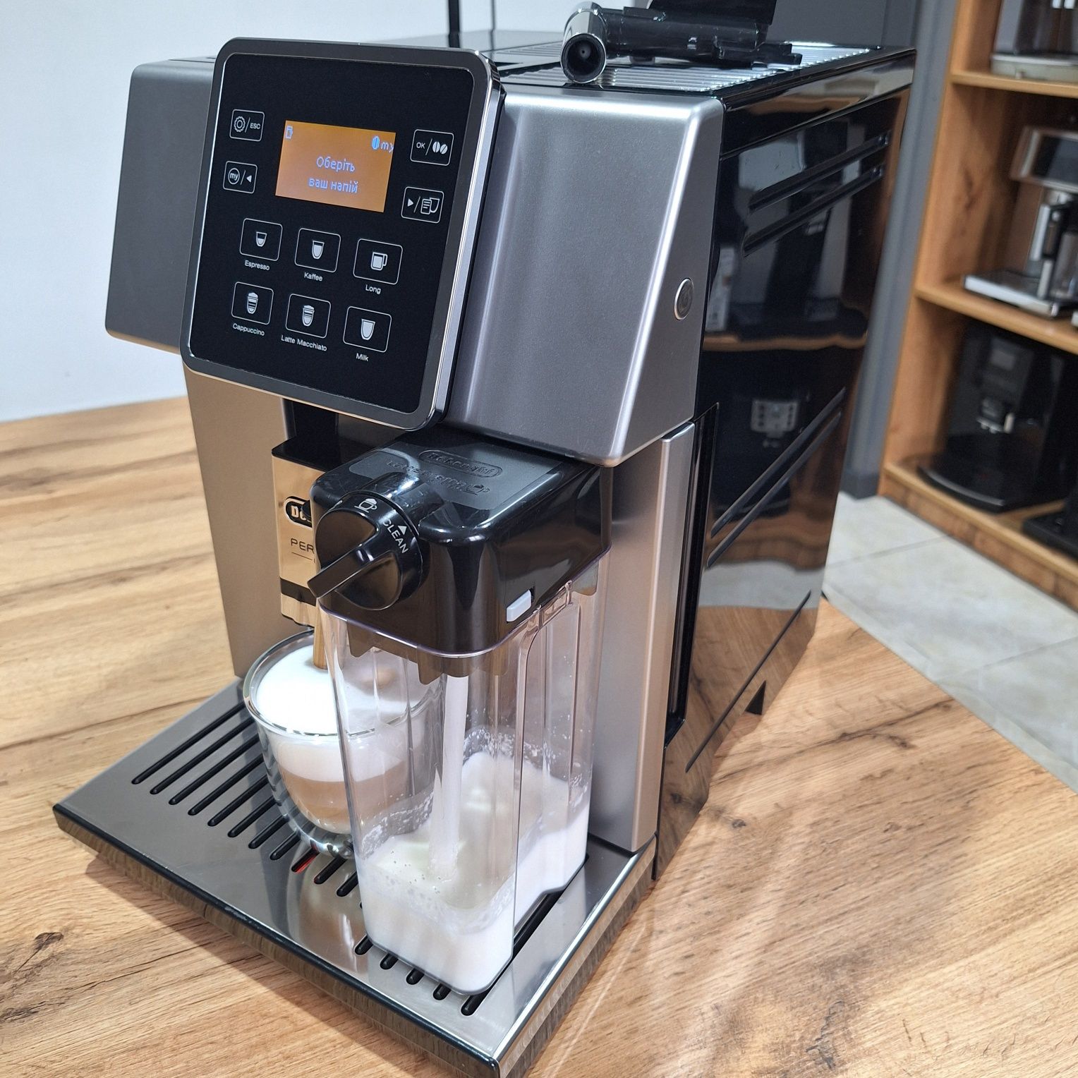 Кавомашина Delonghi Perfecta EVO.     
СТАН НОВОЇ!!!