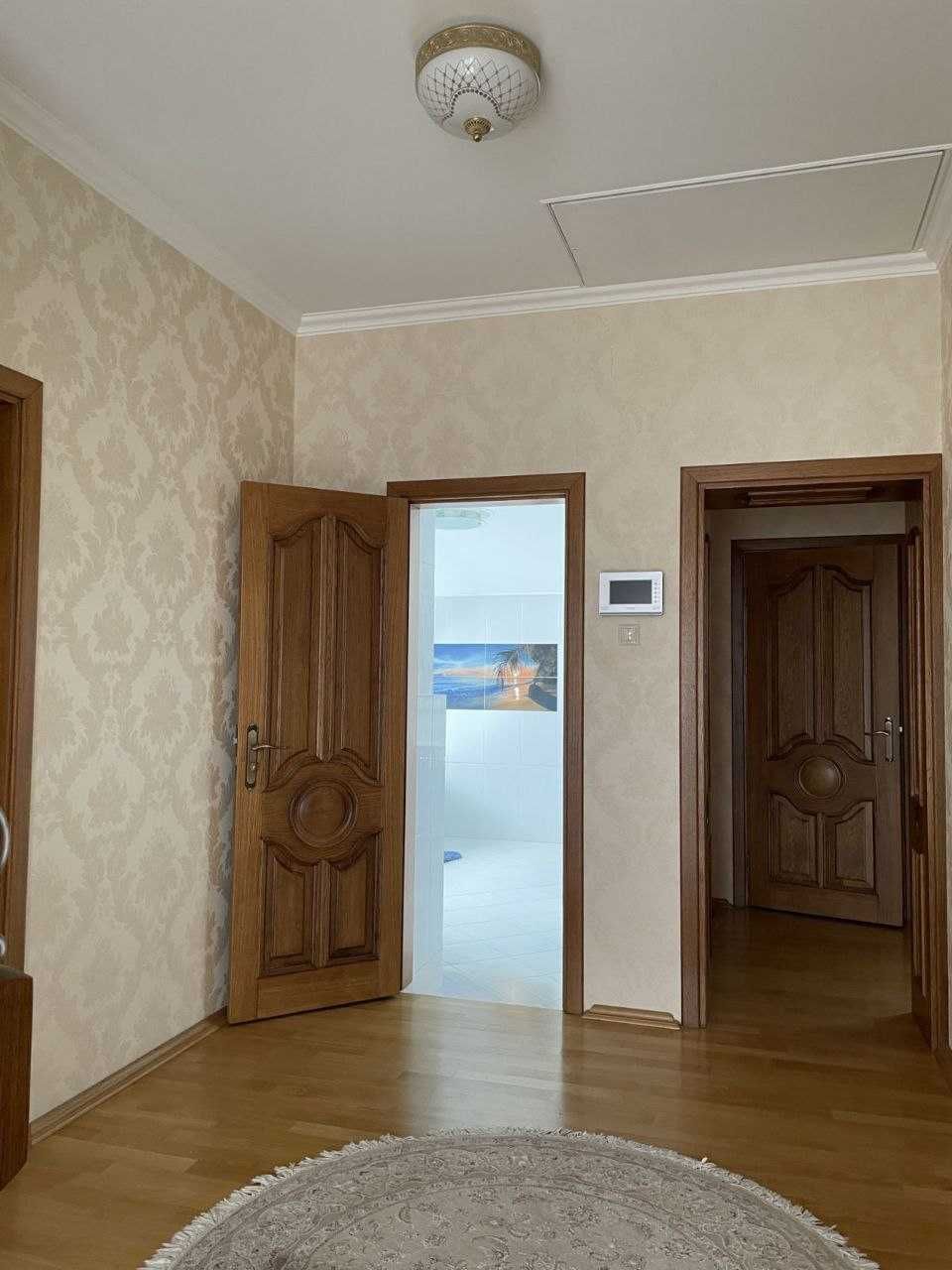 Продаж 2 поверхового будинку з гаражем і ділянкою на 6 соток