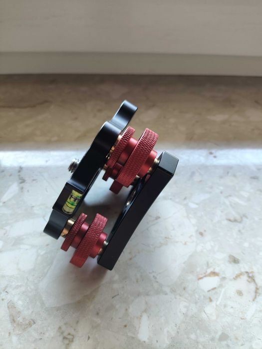 Podstawa poziomująca do statywu kamery na głowicę