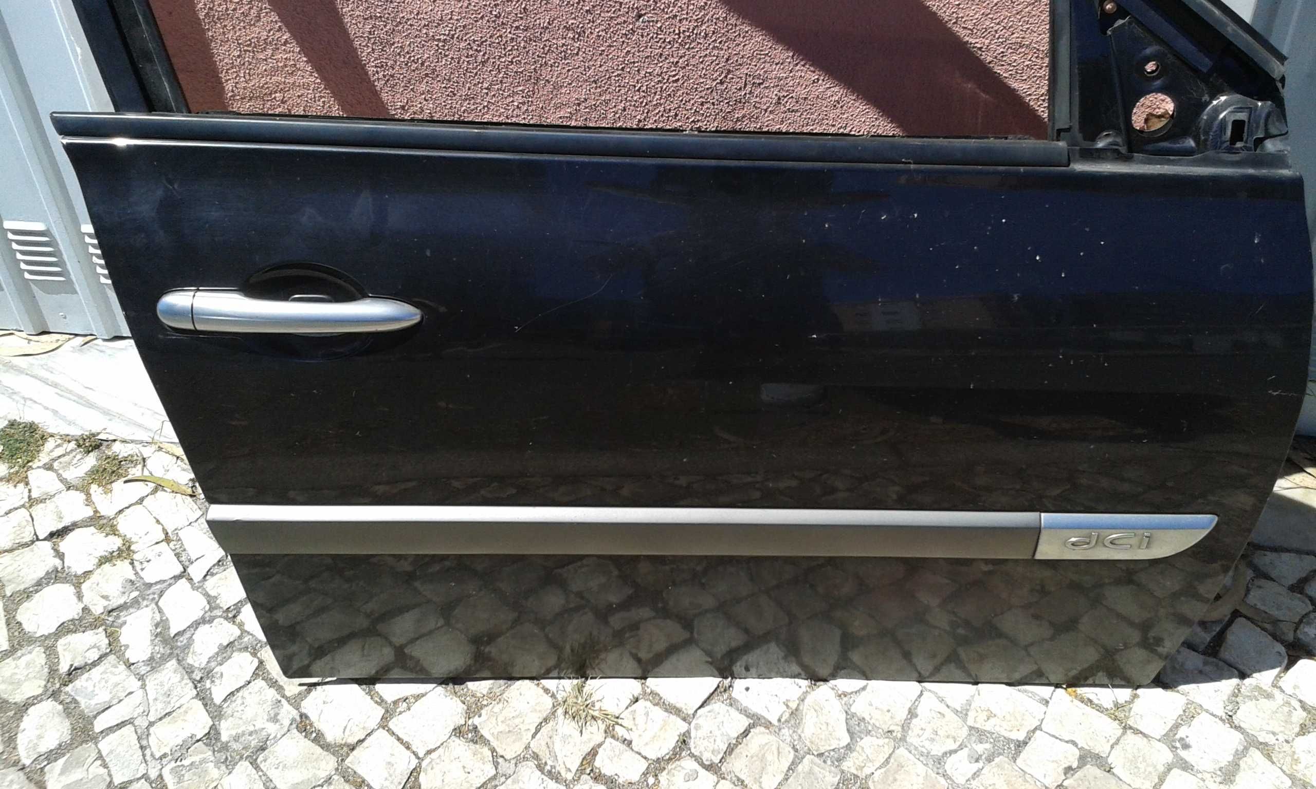 Porta Frente Direita Renault Megane ll Ano 2003 a 2008 Cor Preta