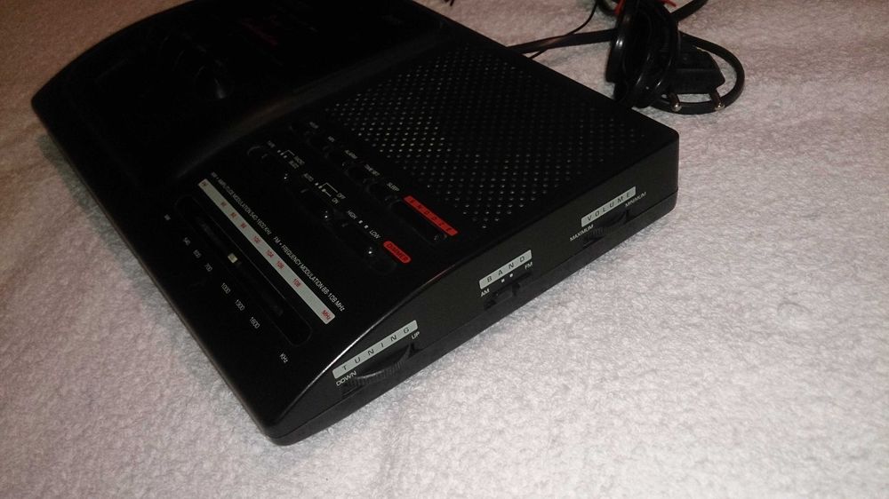 rádio despertador digital (lloytron j605)