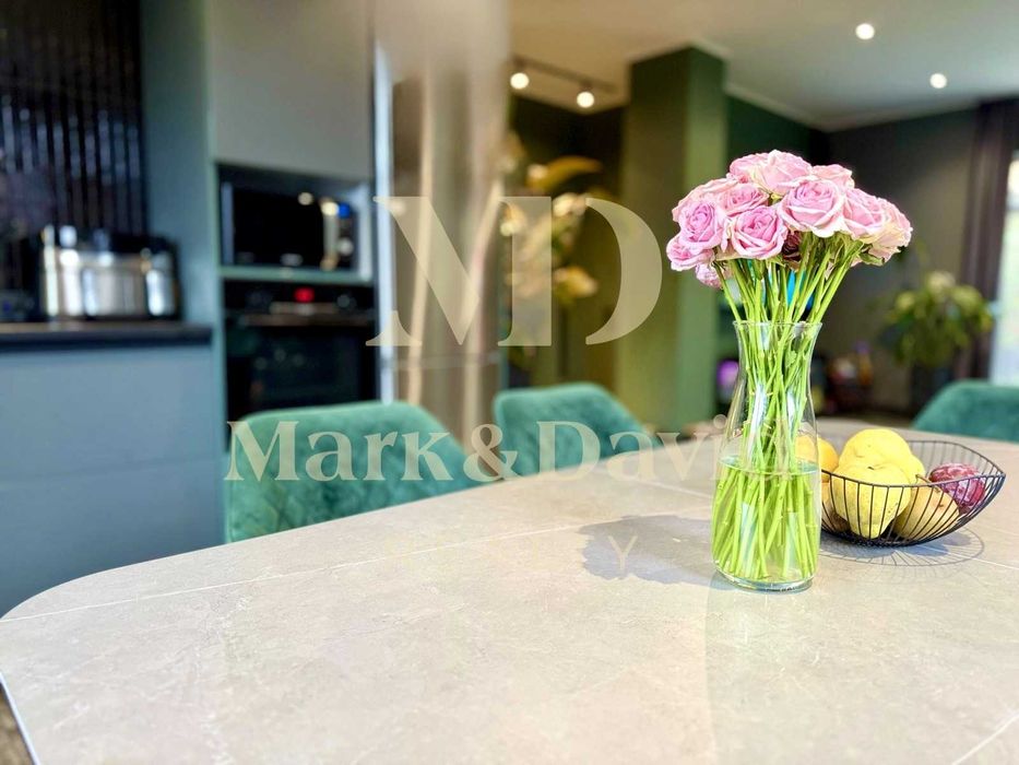 Унікальний будинок з бункером у Віта-Поштова