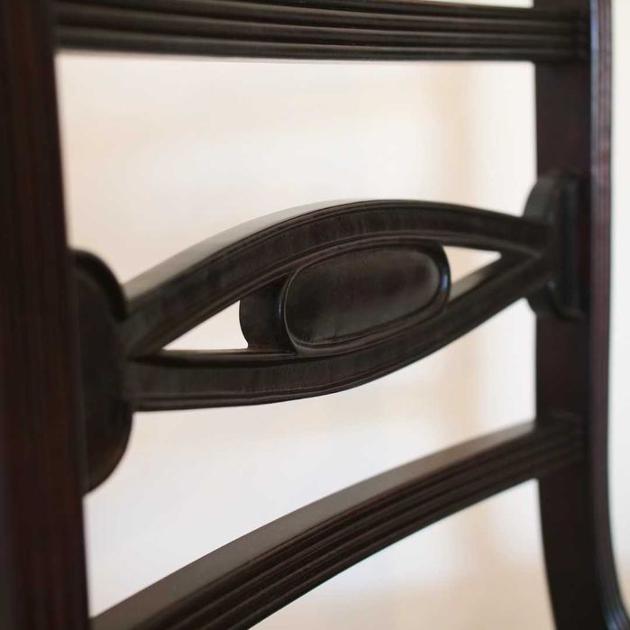 Quatro cadeiras de estilo inglês com assentos em palhinha