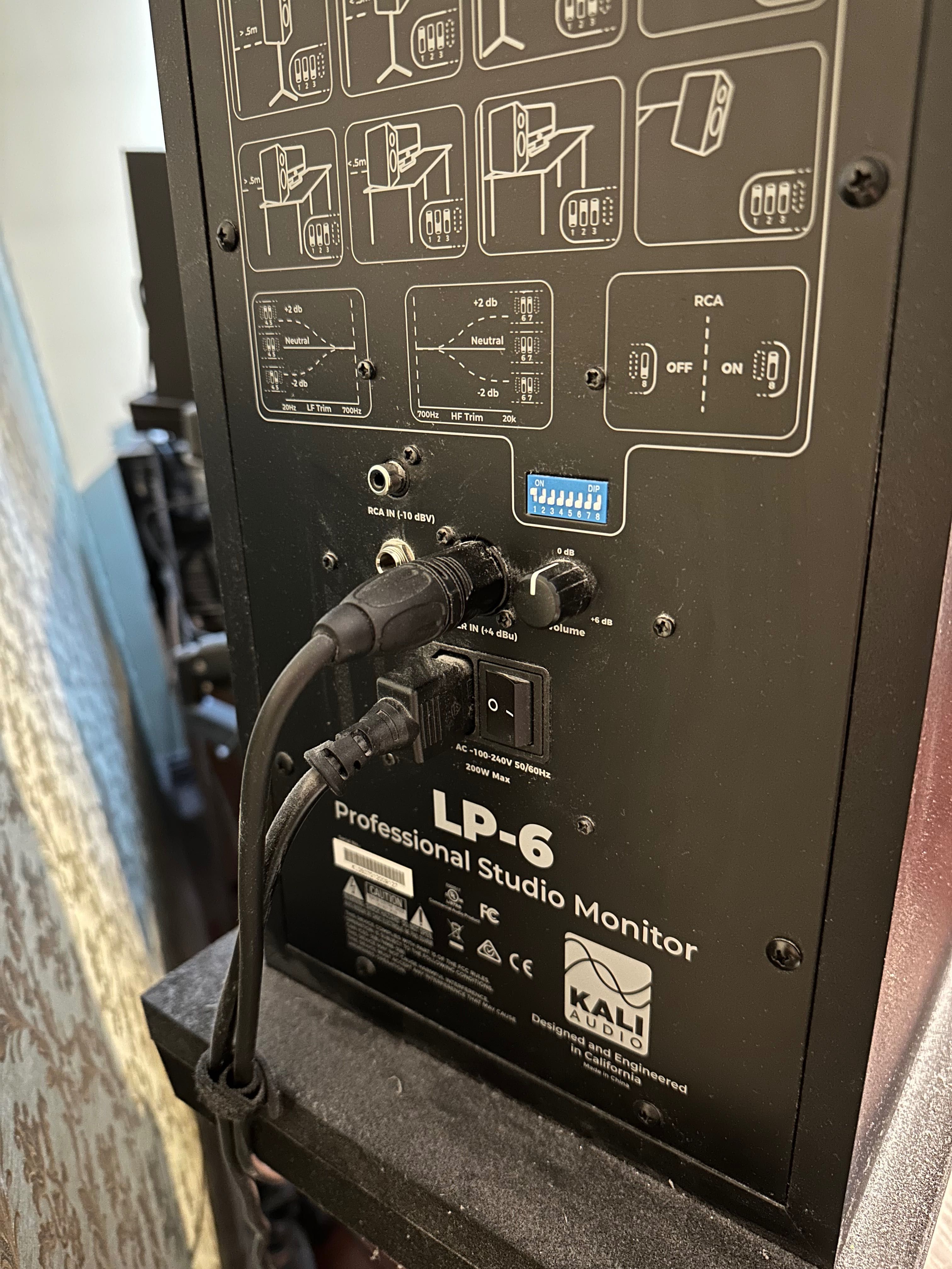 Monitory studyjne KaliAudio LP-6 + statyw + gąbka wygłuszającą + kable