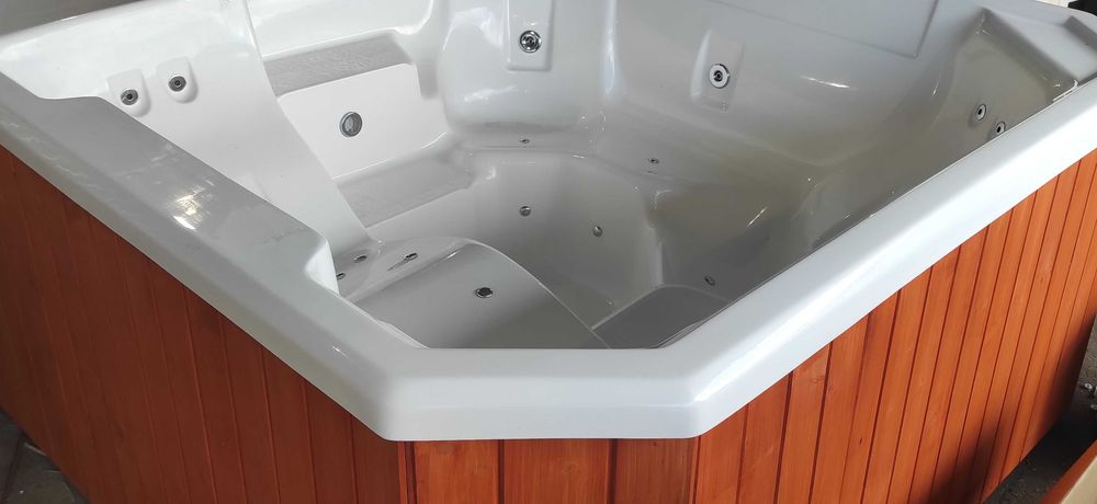 Jacuzzi całoroczne 5 os basen balia masaż pokrywa LED sauna transport