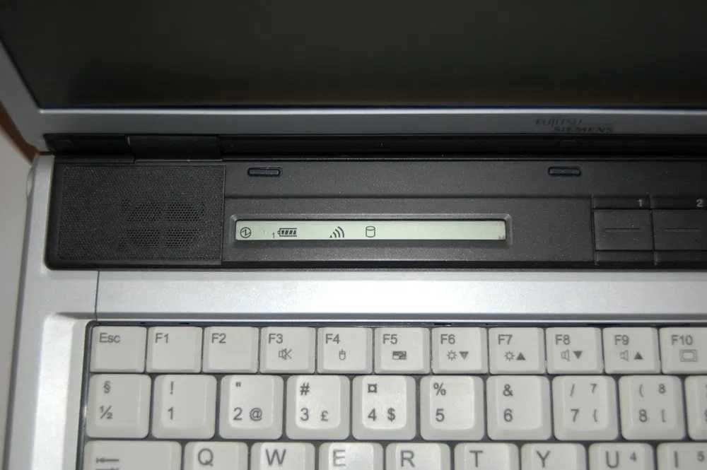Laptop Fujitsu Siemens e8110 Core 2 DUO 2x1,66/2/160 SPRAWNY