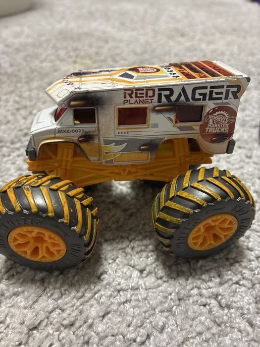 Монстер трек хот вілс машинки