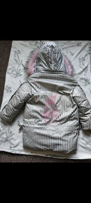 Дуже красива ,модна і тепла куртка .