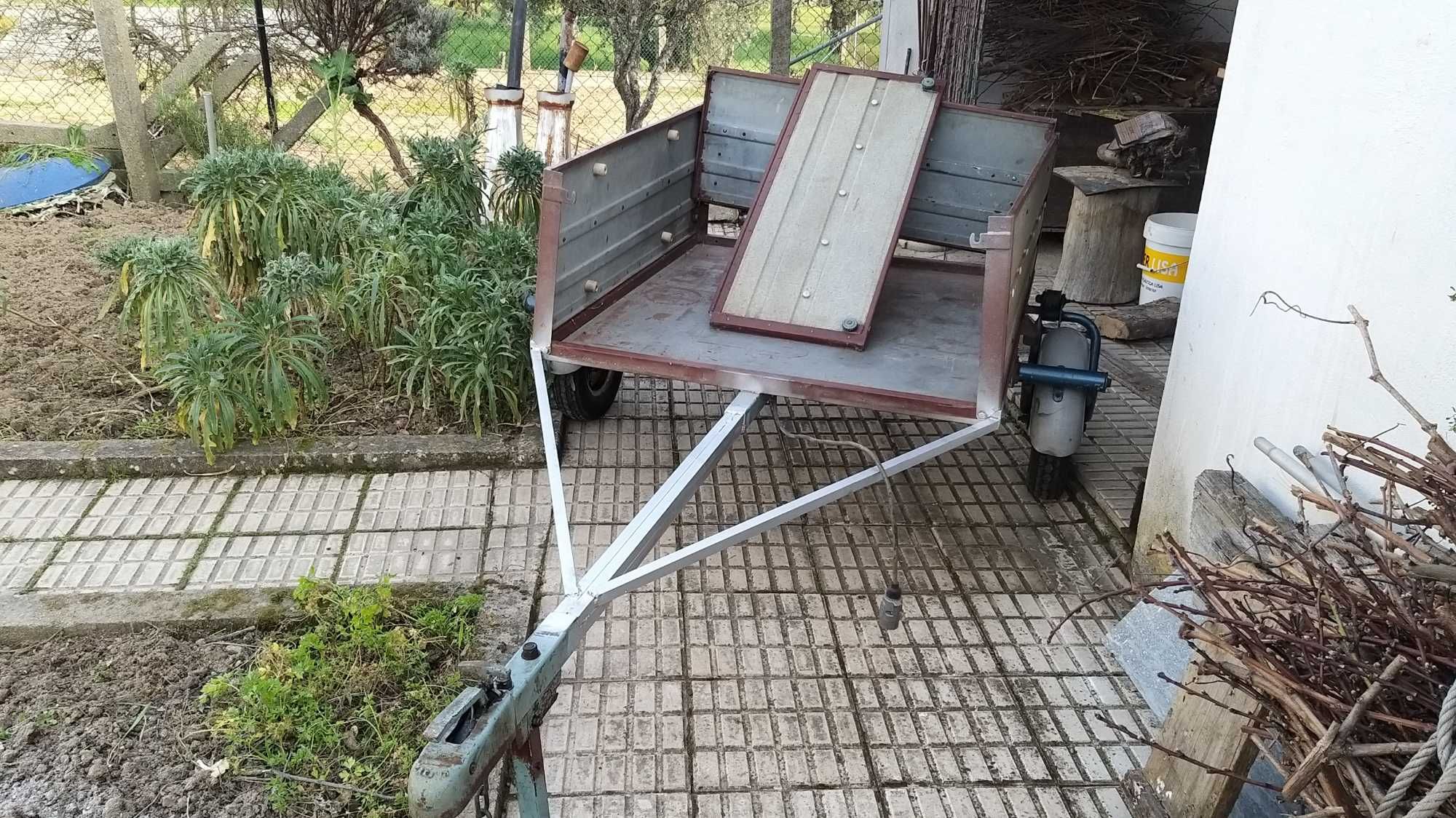 Atreldo de carga em faz de poder traspotar mota