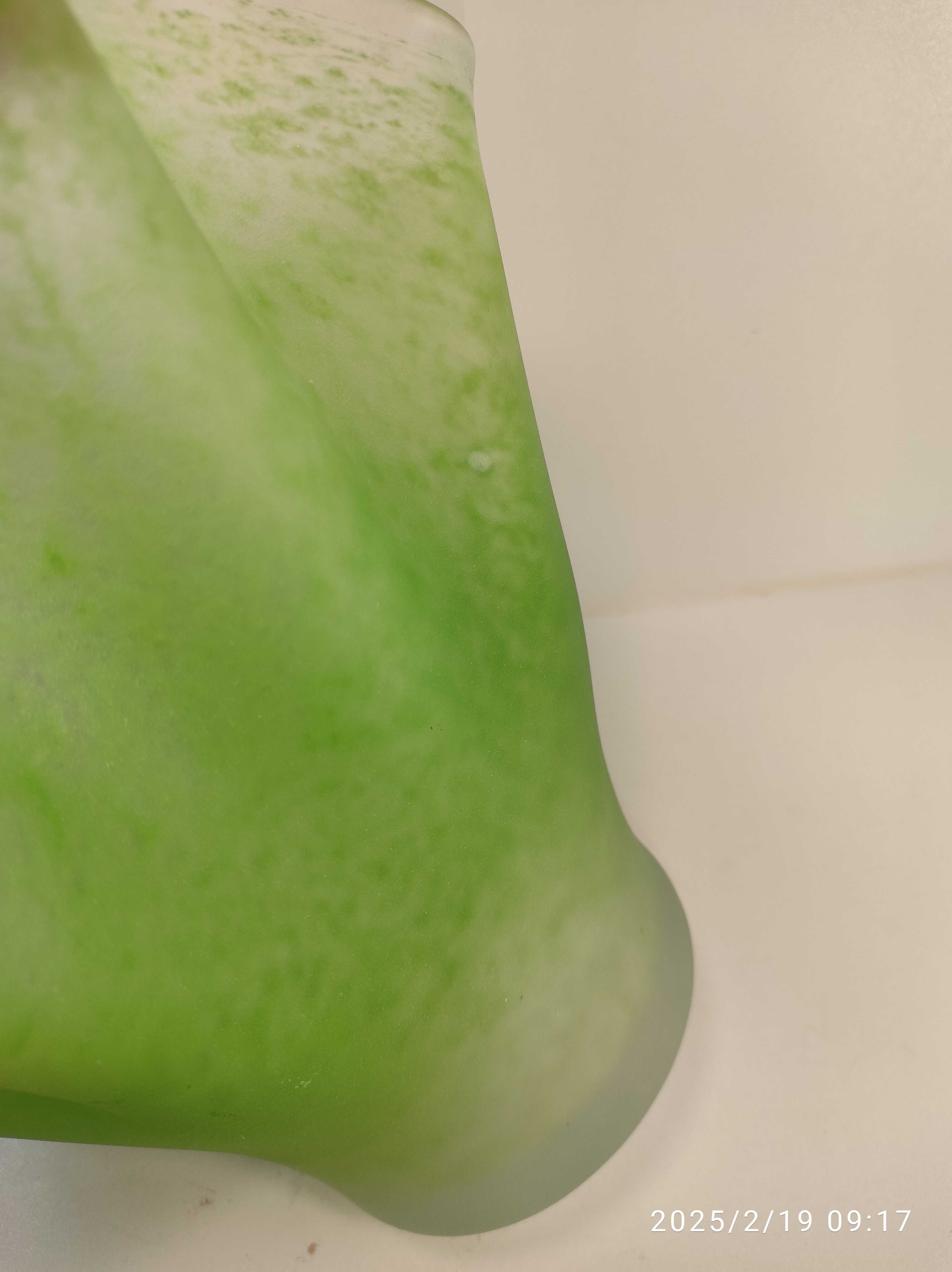 Wazon chusta szkło mrożone zielony huta Jagoda ? 24cm