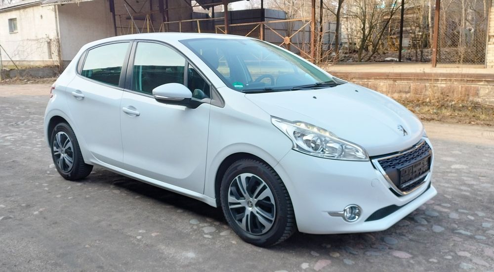 Peugeot 208 1,4 benzyna 2012r led