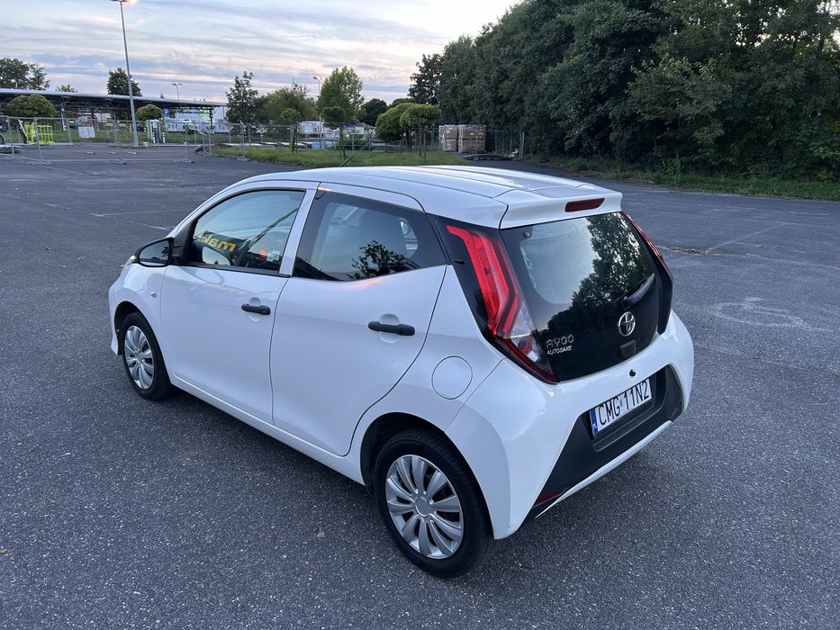 Toyota Aygo 1.0 VVTi lampy LED 5 drzwi benzyna 70 koni Klimatyzacja