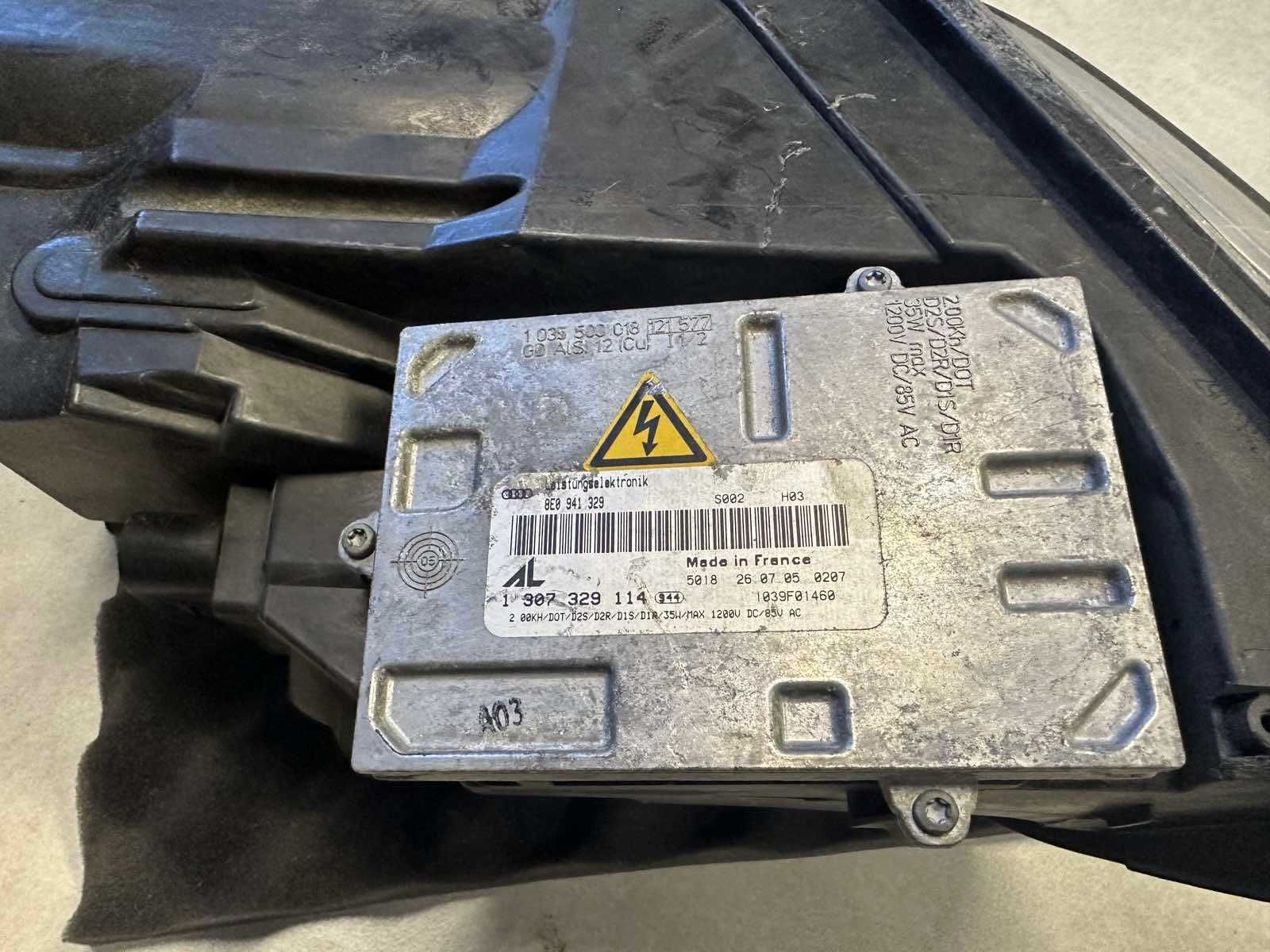 Фара правая Audi A4 B7 2004 2005 2006 2007 под ремонт стекло целое