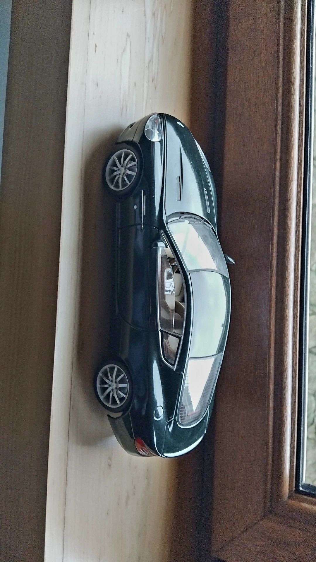 Aston Martin 1:18