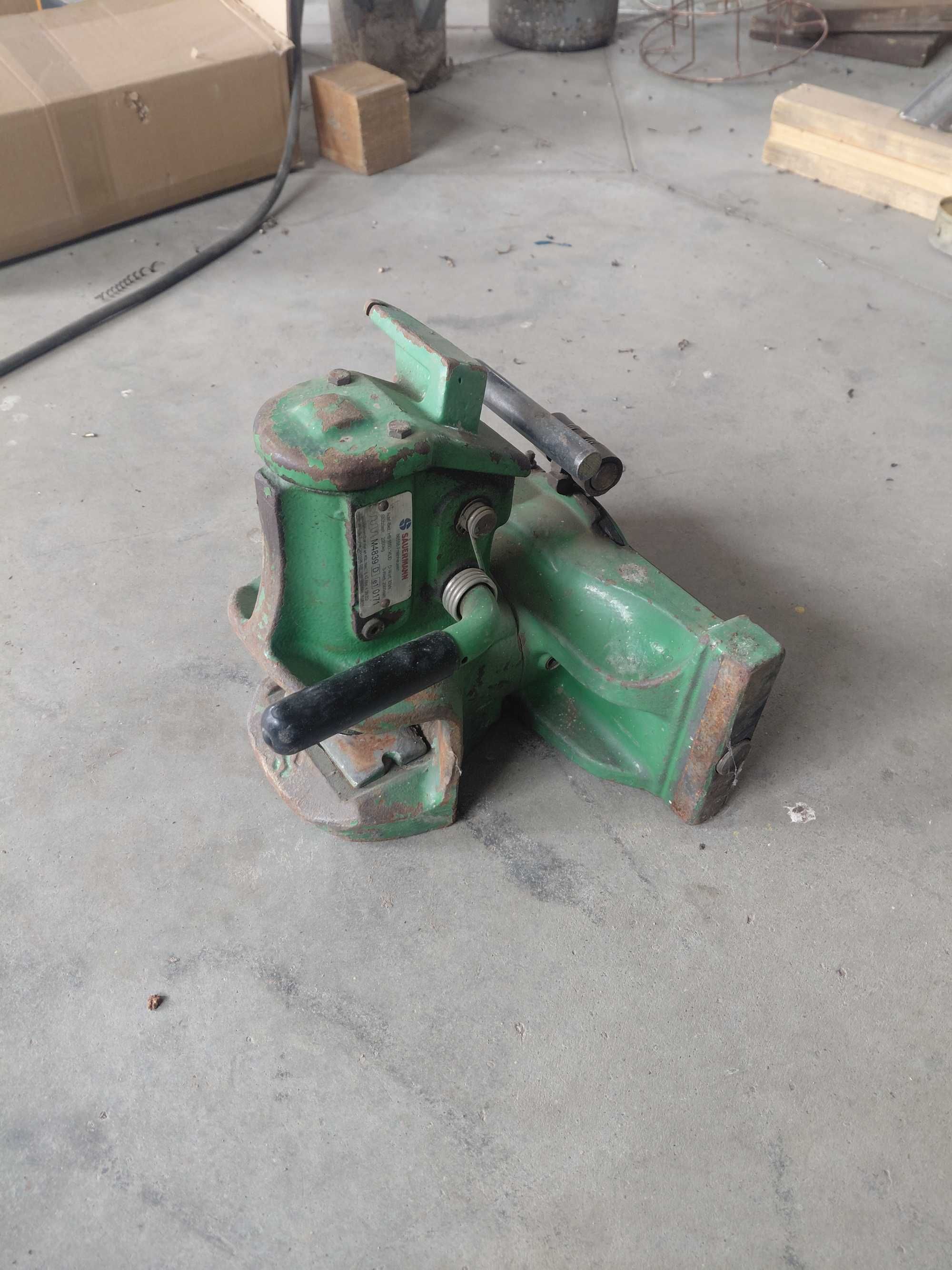Zaczep automatyczny John Deere