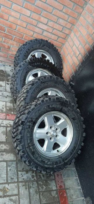 Шини грязьові , болотні 245/70-R16 MT , для бездоріжжя ,(з дисками )