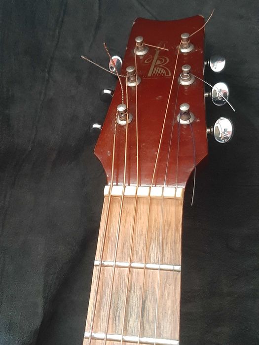 Гитара шесть струн  Renome