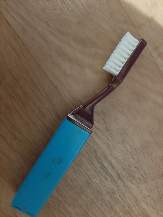 Зеркало расческа зубная щетка