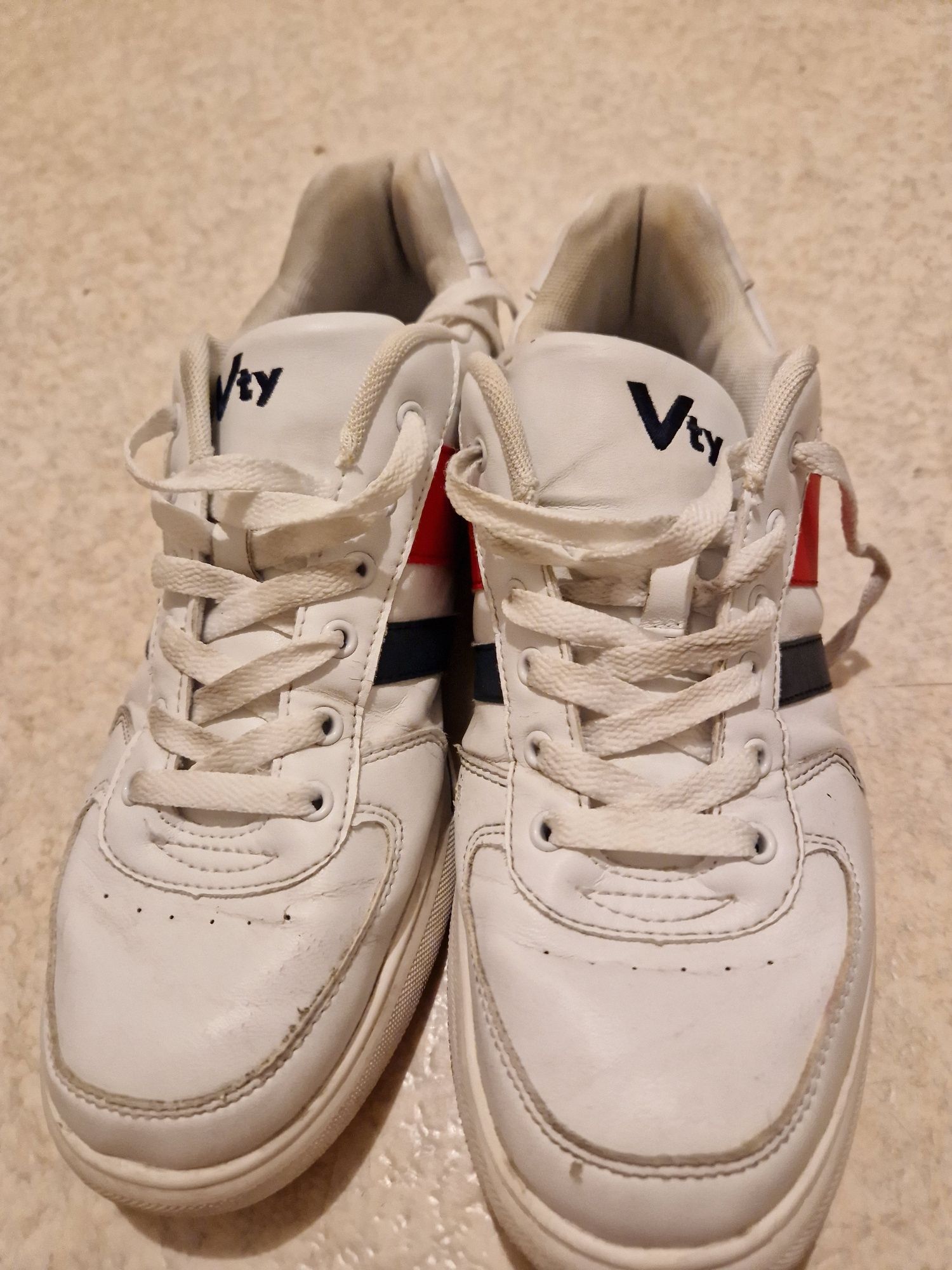 Спортивная обувь Vty