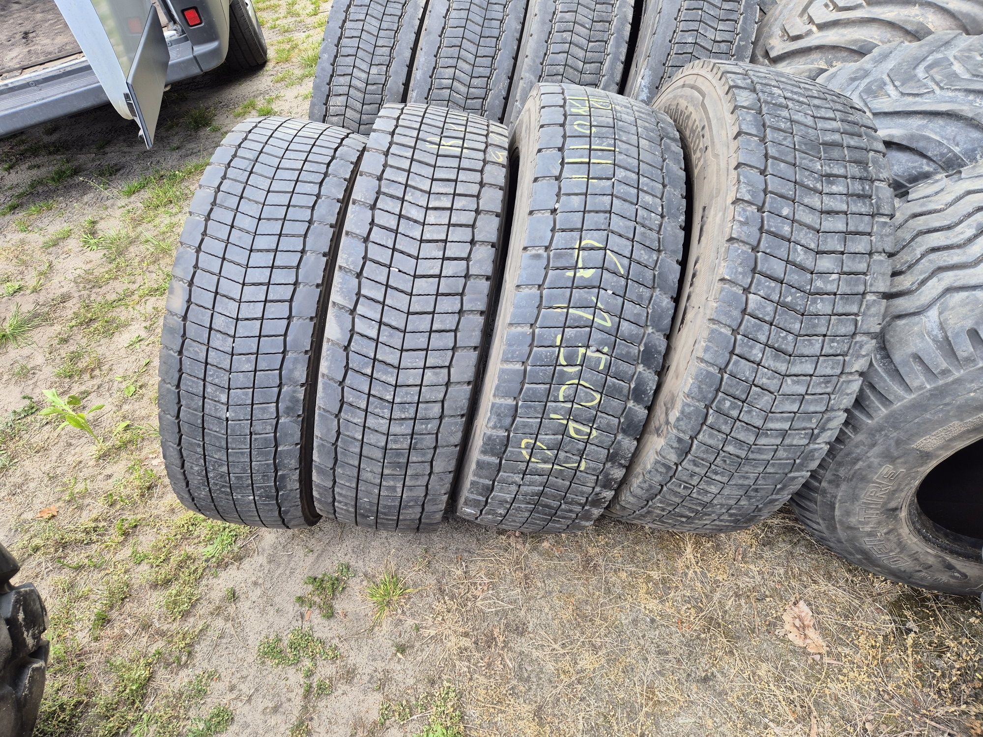 Opony 265/70r19.5