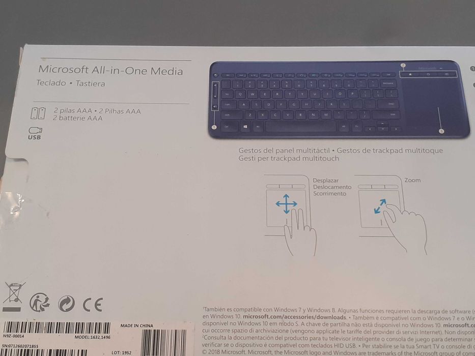 // Teclado Wireless Microsoft All-in-One