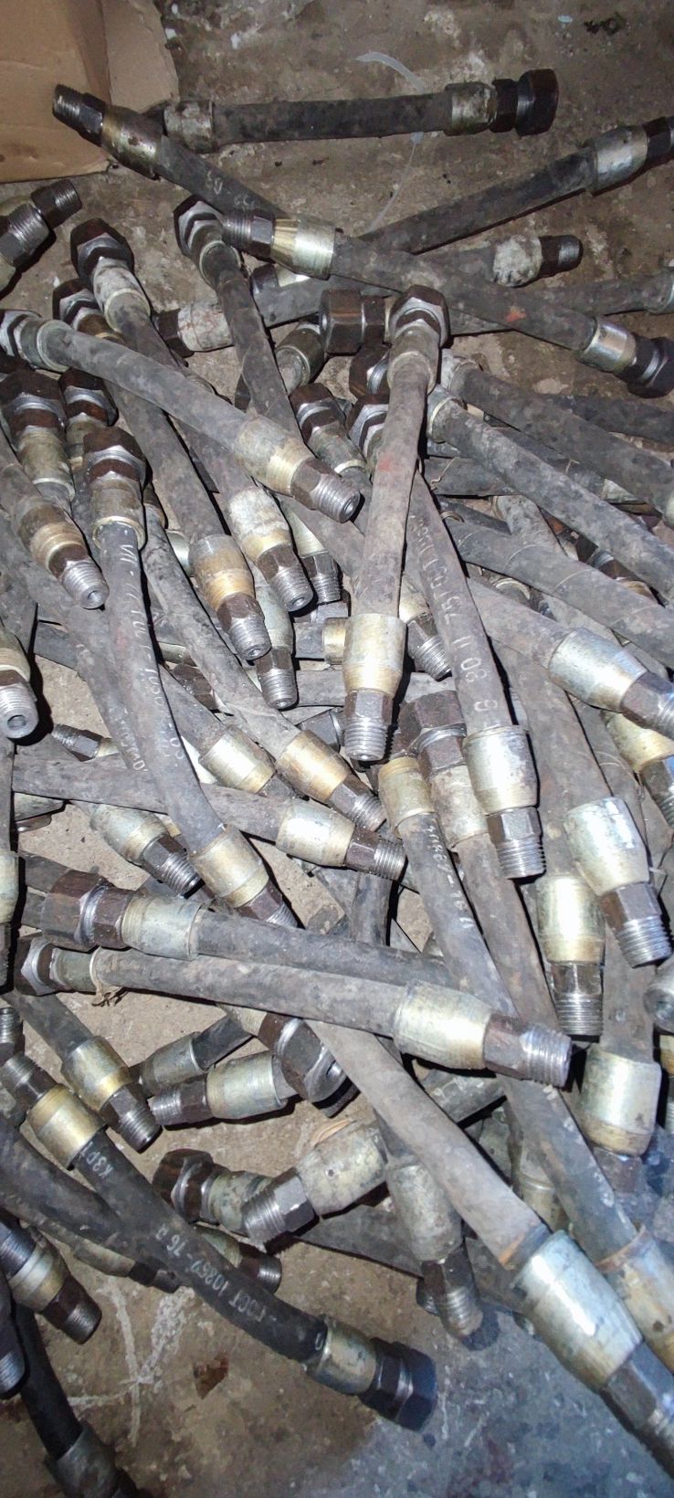 Шланг підкачки Зил-131 з гайкою