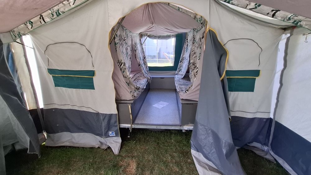 Przyczepka namiotowa 4 - 6 osobowa