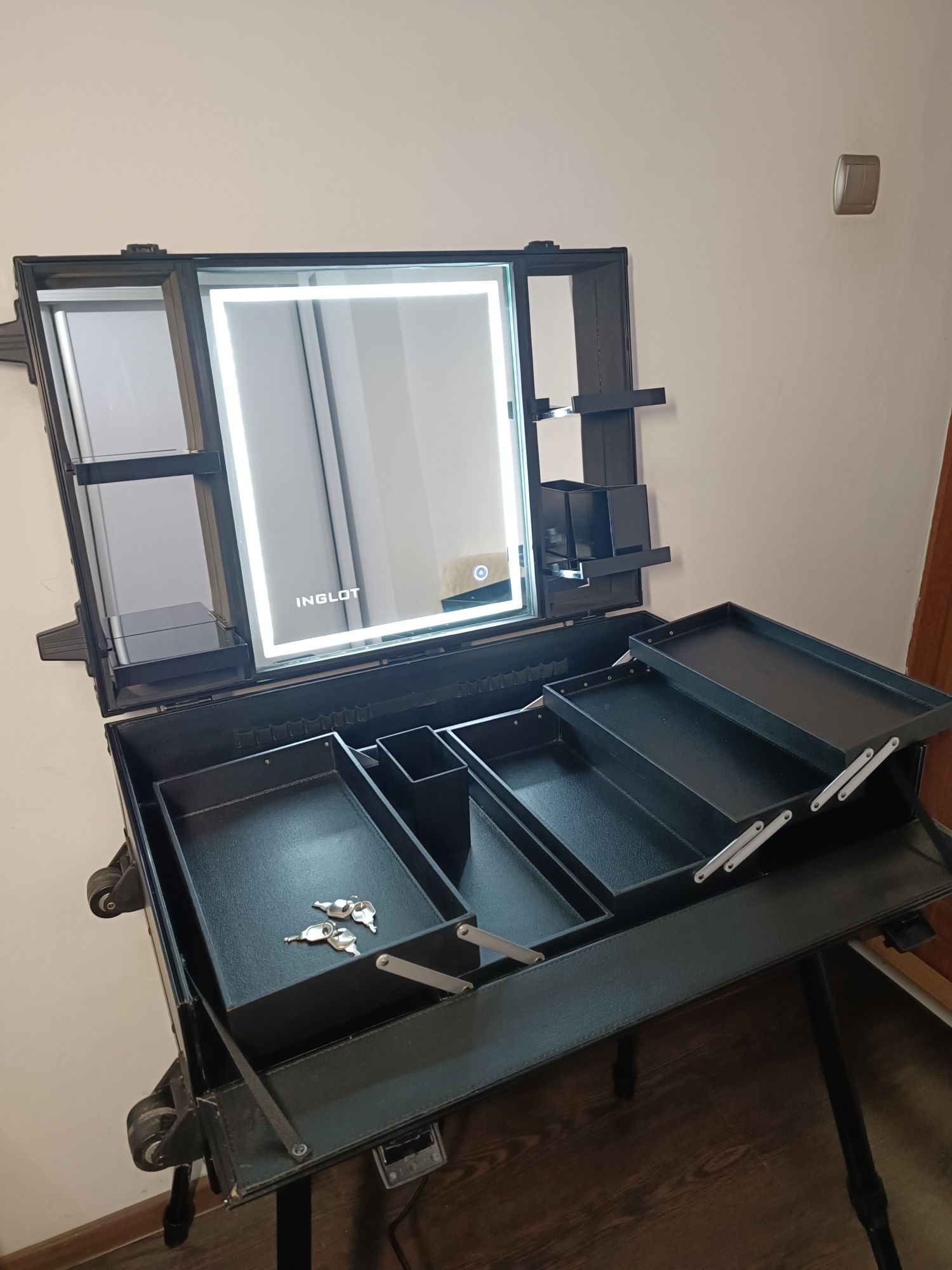 Przenośny Stolik Do Wizażu Kc-216 Inglot