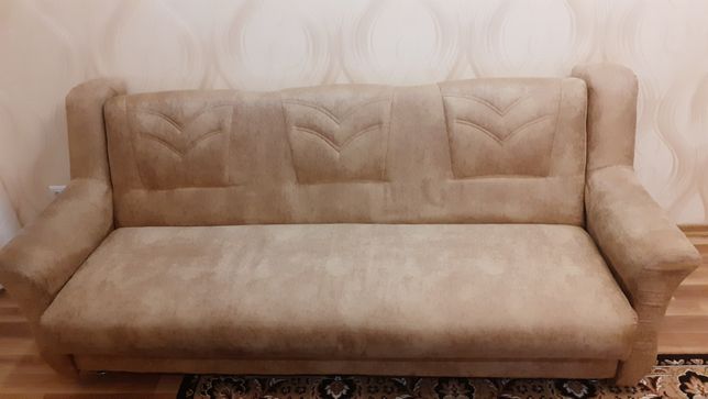 Раскладной диван + 2 кресла.