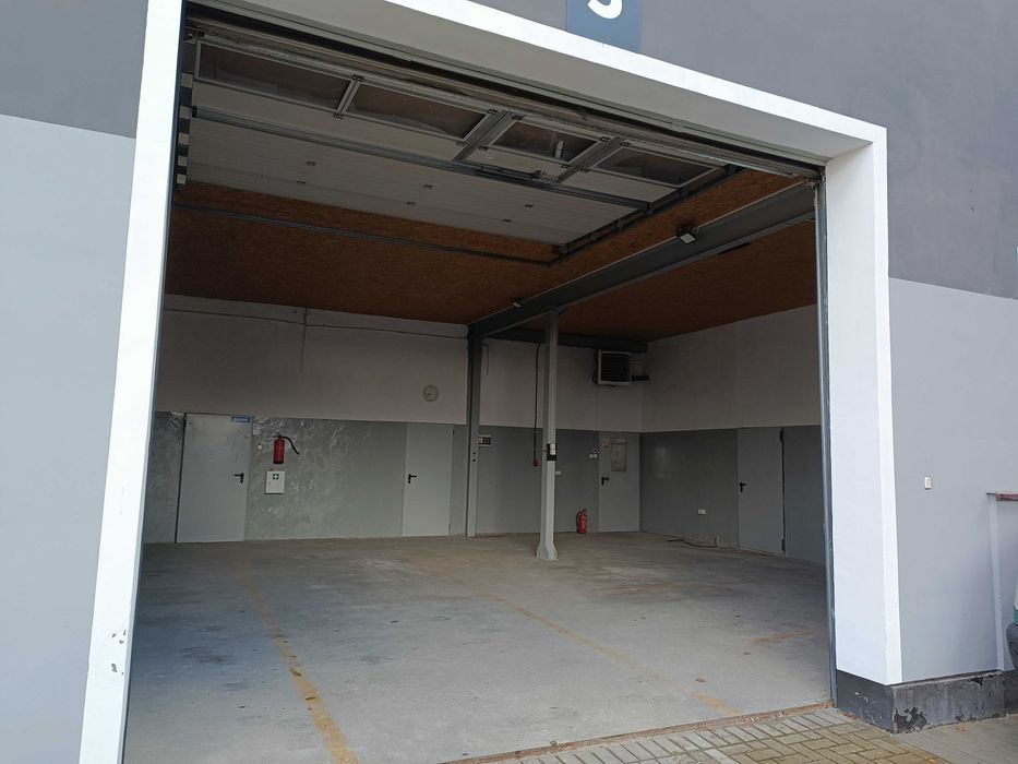 Magazyn warsztat stolarnia hala