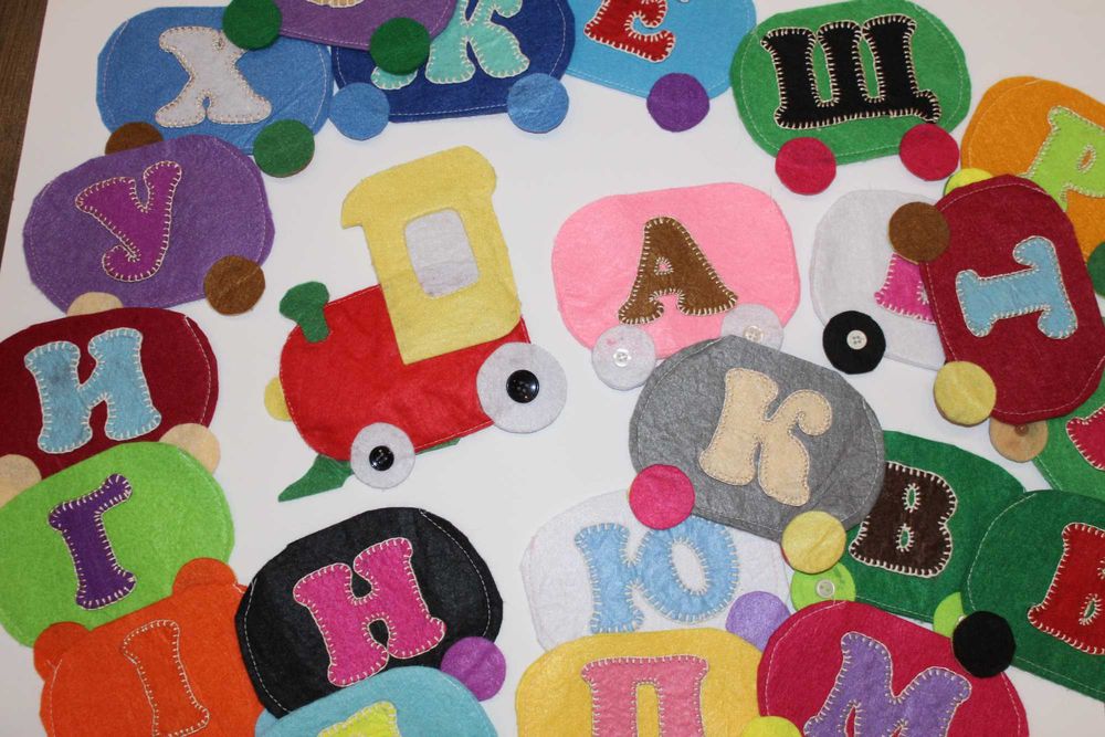 Український алфавіт поїзд з буквами