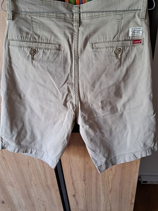 Calções Levis Chino cremes