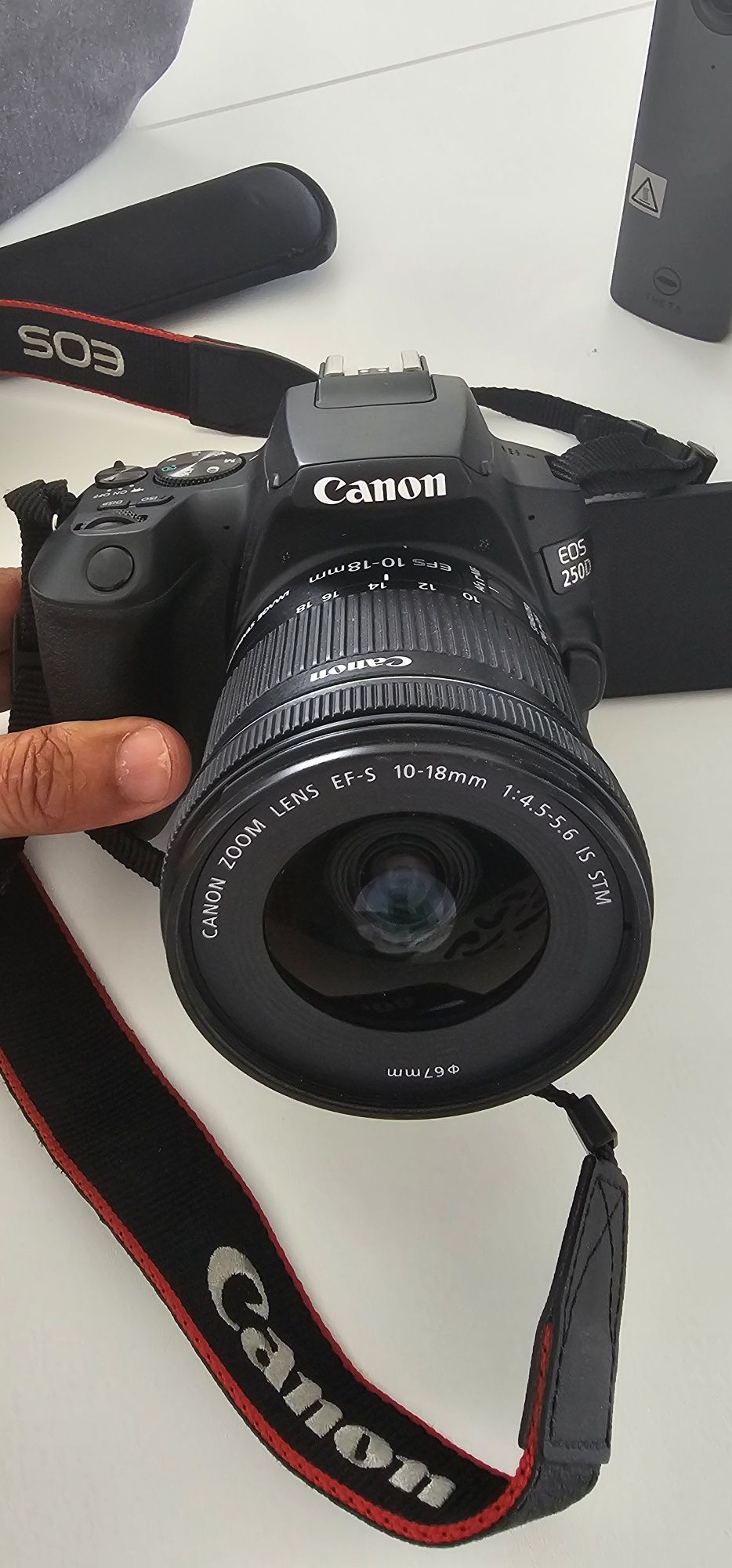 Camera Canon EOS 250D com 2 lentes
