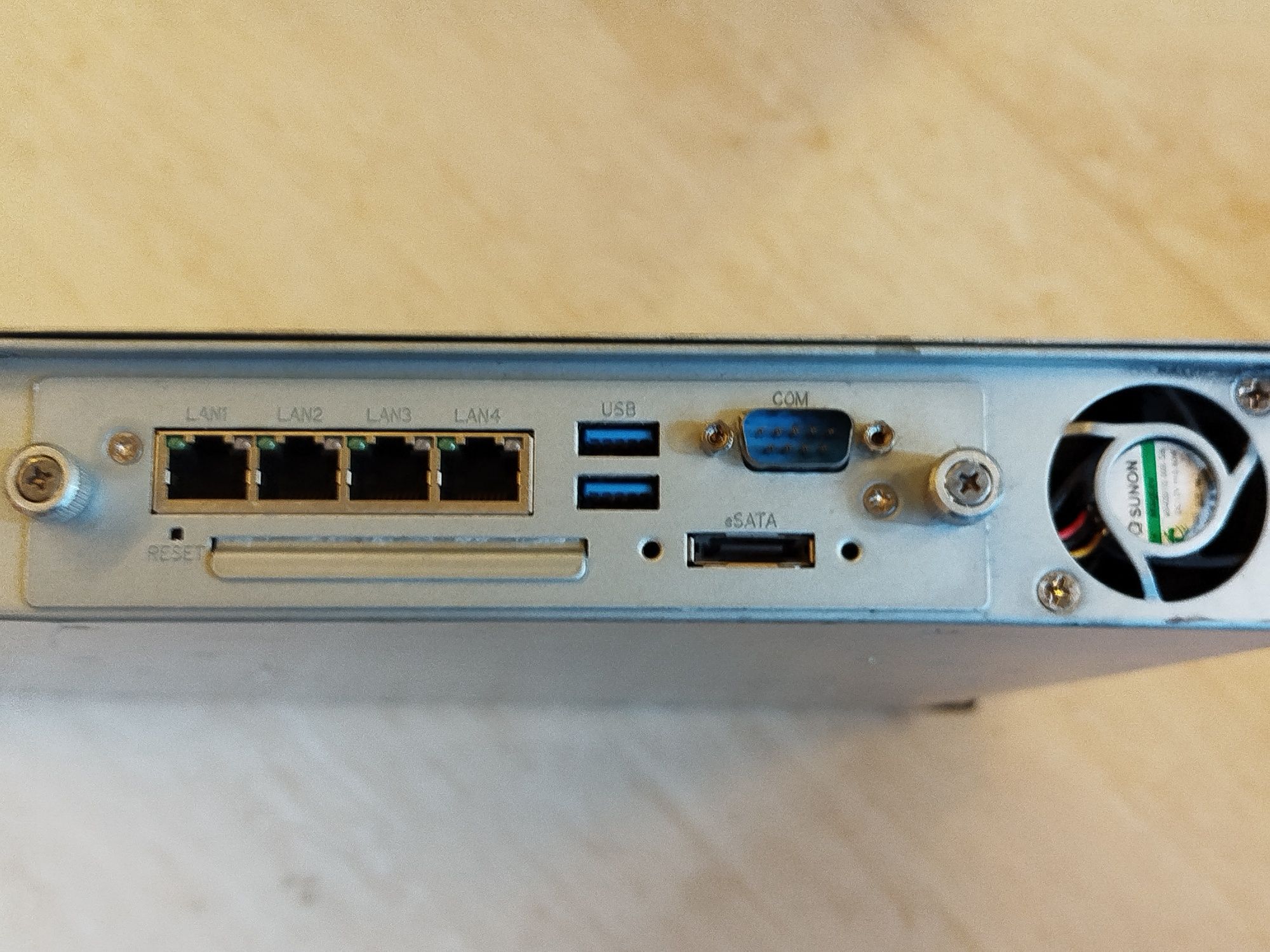 Synology Model: RS815+ AC Input: 100-240v~3,5A,47-63Hz